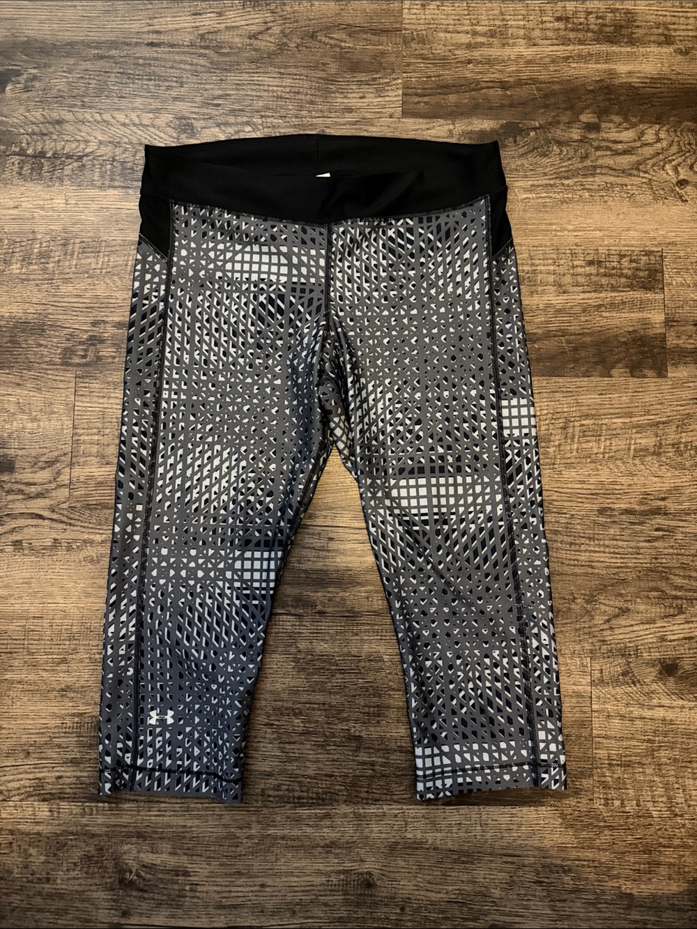 Under Armour Black and Gray Patterned Capris
